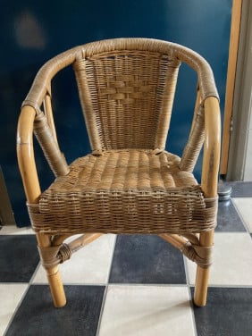 Rotan kinderstoeltje