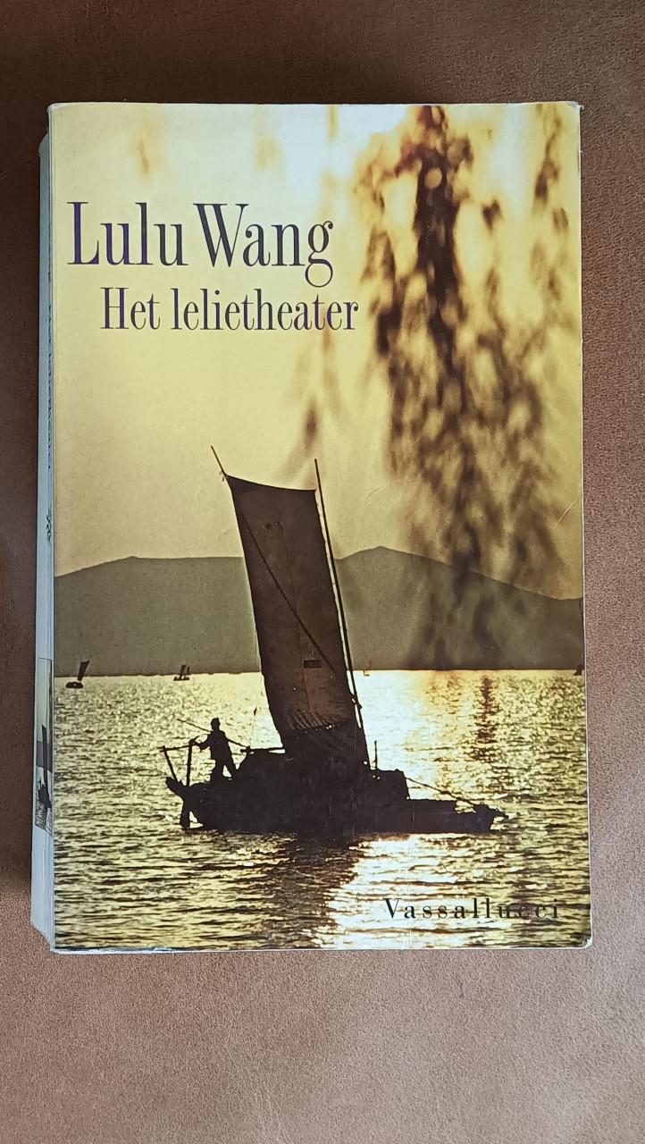 Boek ’Het Lelietheater’ van Lulu Wang. Het is een boek wat vaak gelezen is.