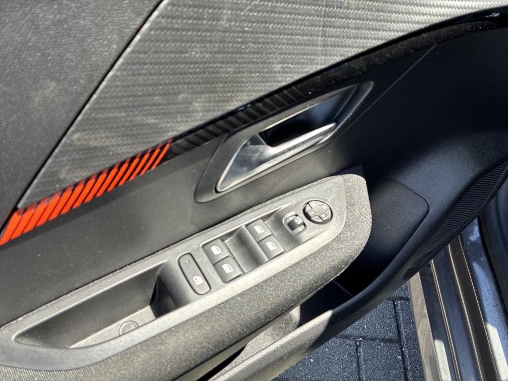Peugeot 208 1.2 puretech active pack | lage km-stand | navigatie | airco