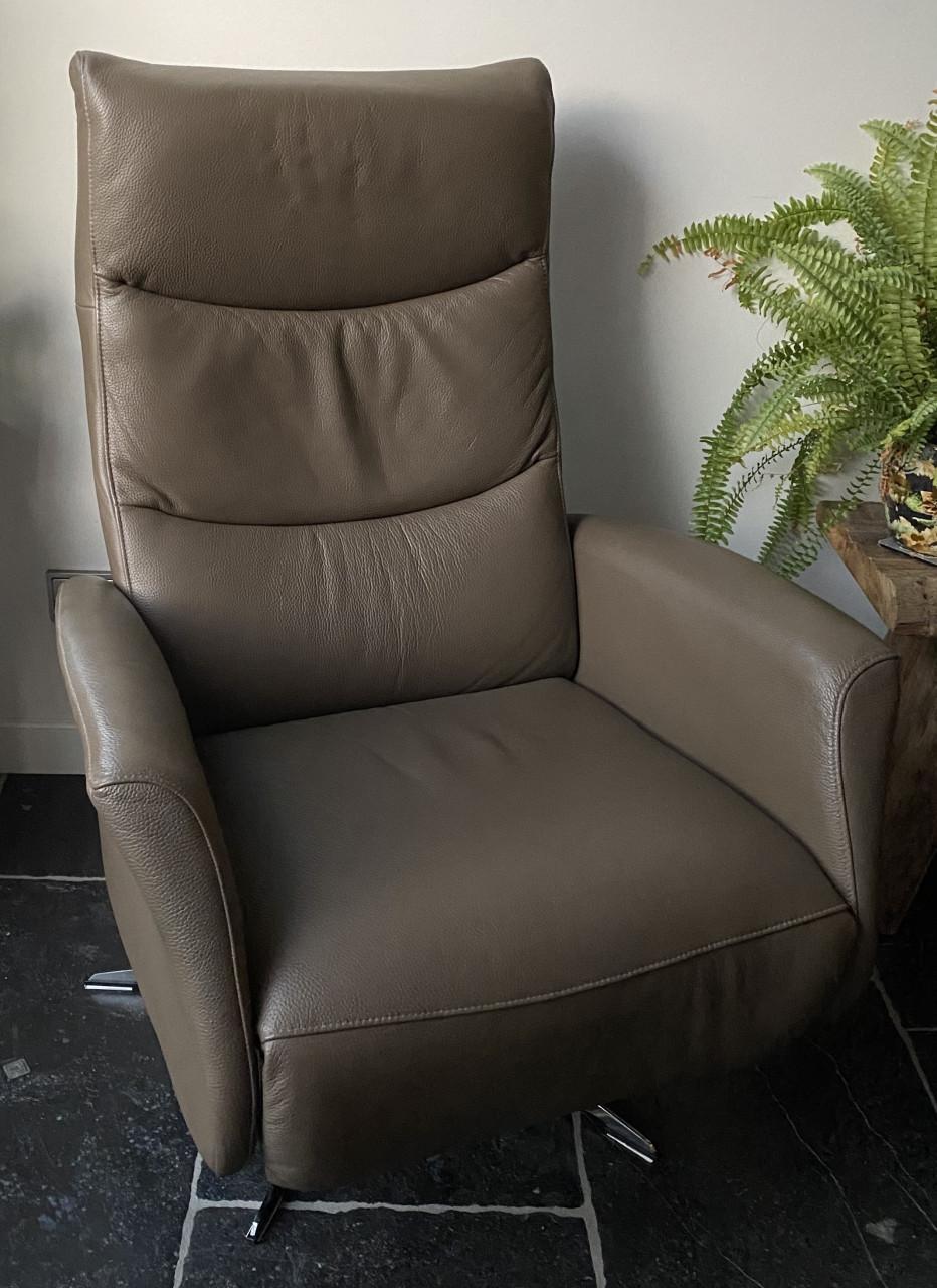 Mooie elektrisch bedienbare relax fauteuil, taupe