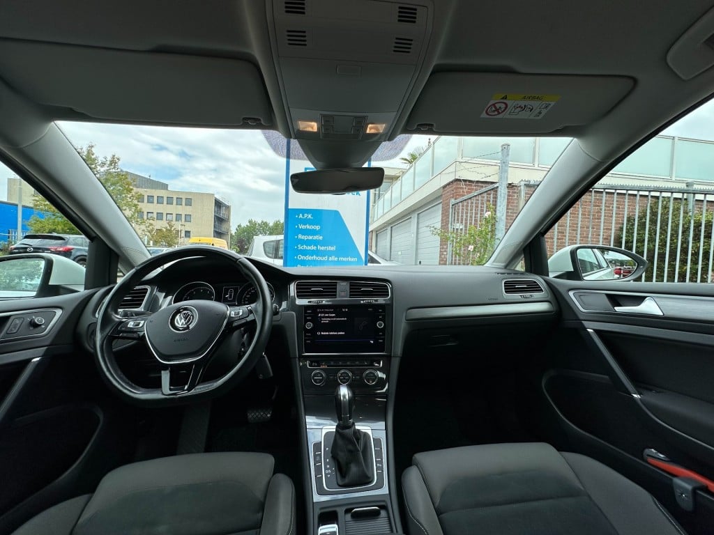 Volkswagen Golf 1.5 tsi comfortline business dsg pdc navi carplay
