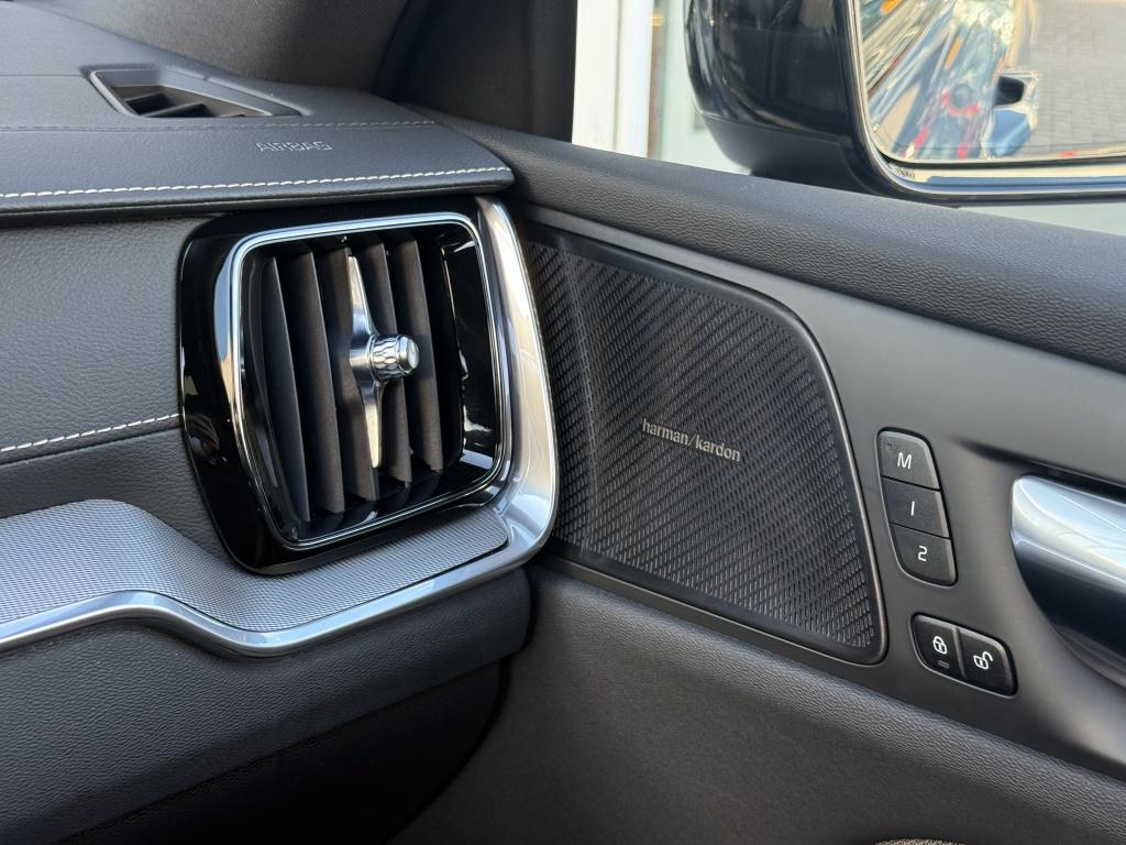 Volvo V60 t6 398pk recharge r-design| panodak| adap.cruise| 360camera| sty