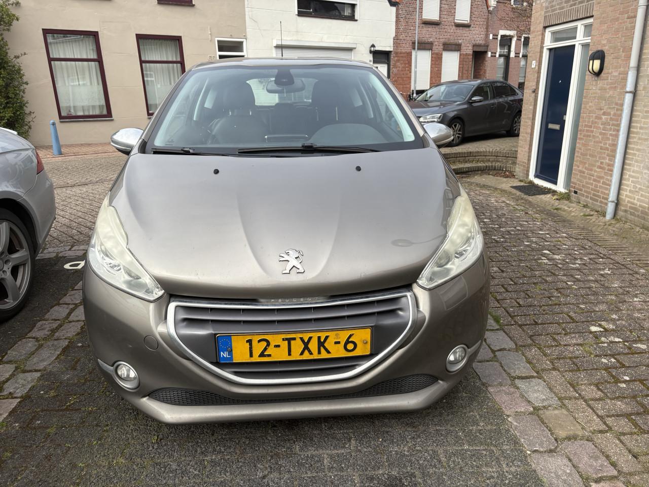 Peugeot 208 1.4 VTI 70KW/95PK 3-D 2012 Beige
