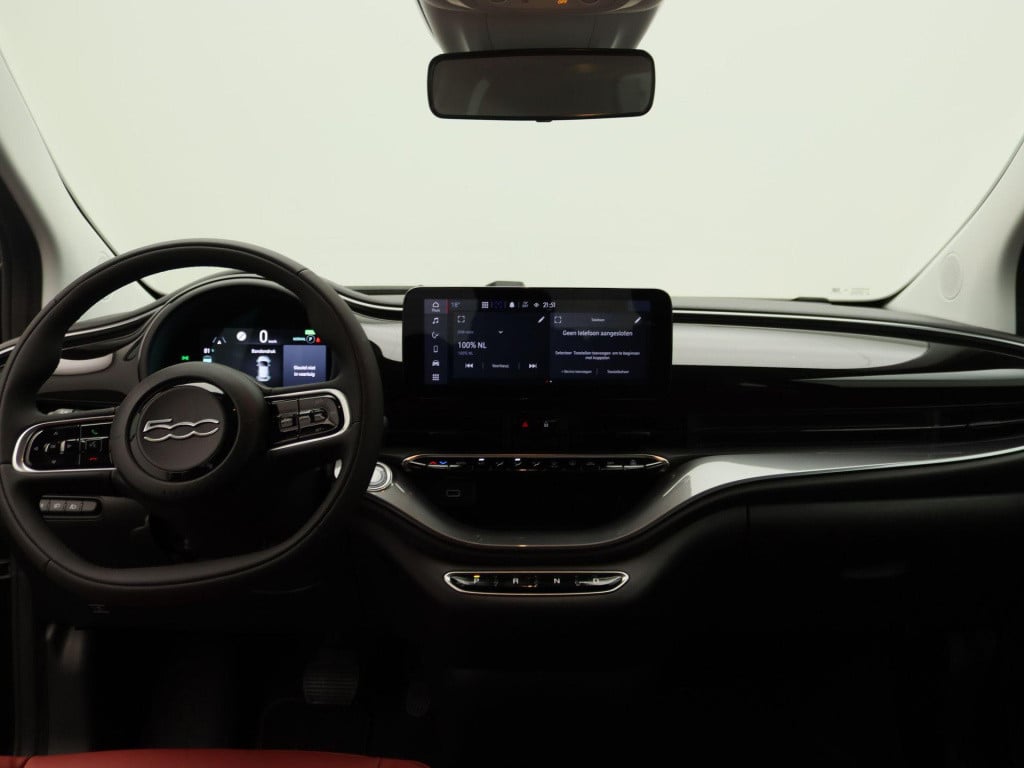 Fiat 500e 42 kwh | 17'' lichtmetalen velgen + allseason banden |  uniek ler