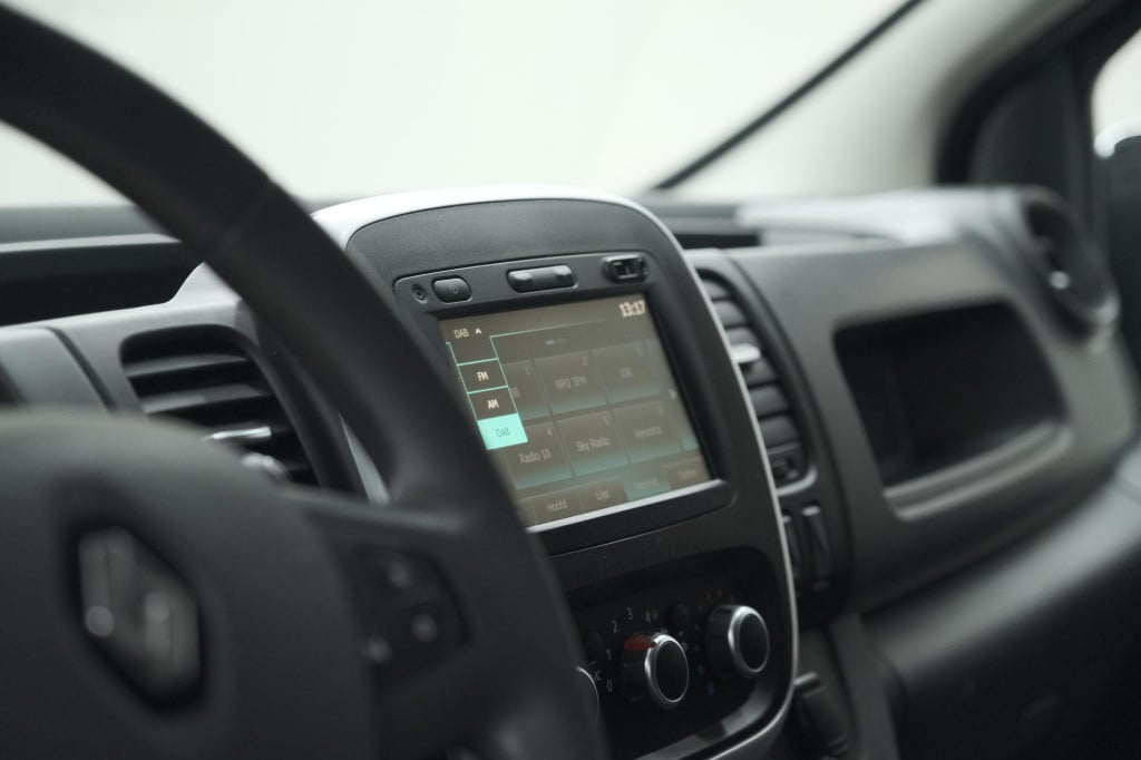 Renault Trafic 2.0 dci 120 t27 l1h1 work edition | trekhaak | apple carplay
