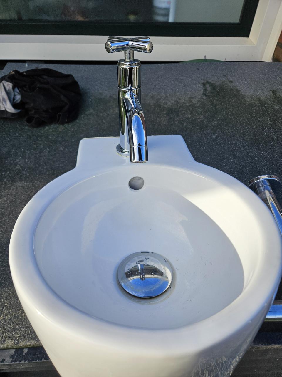 Wc fonteintje compleet te koop.