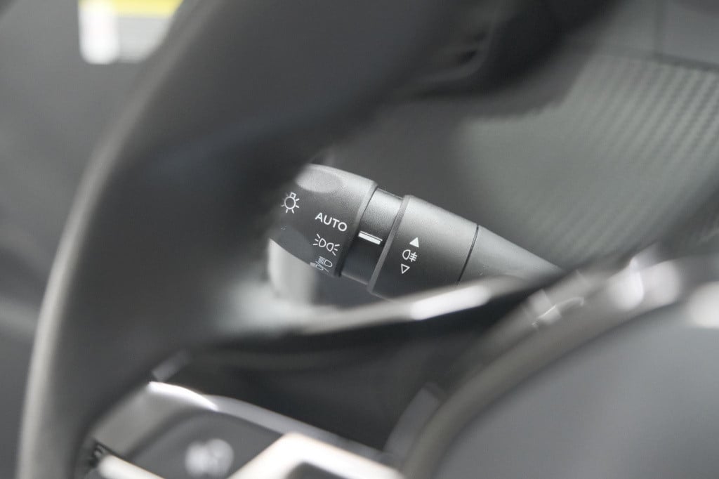 Peugeot 2008 puretech 102 allure pack | allseason banden | parkeersensoren 