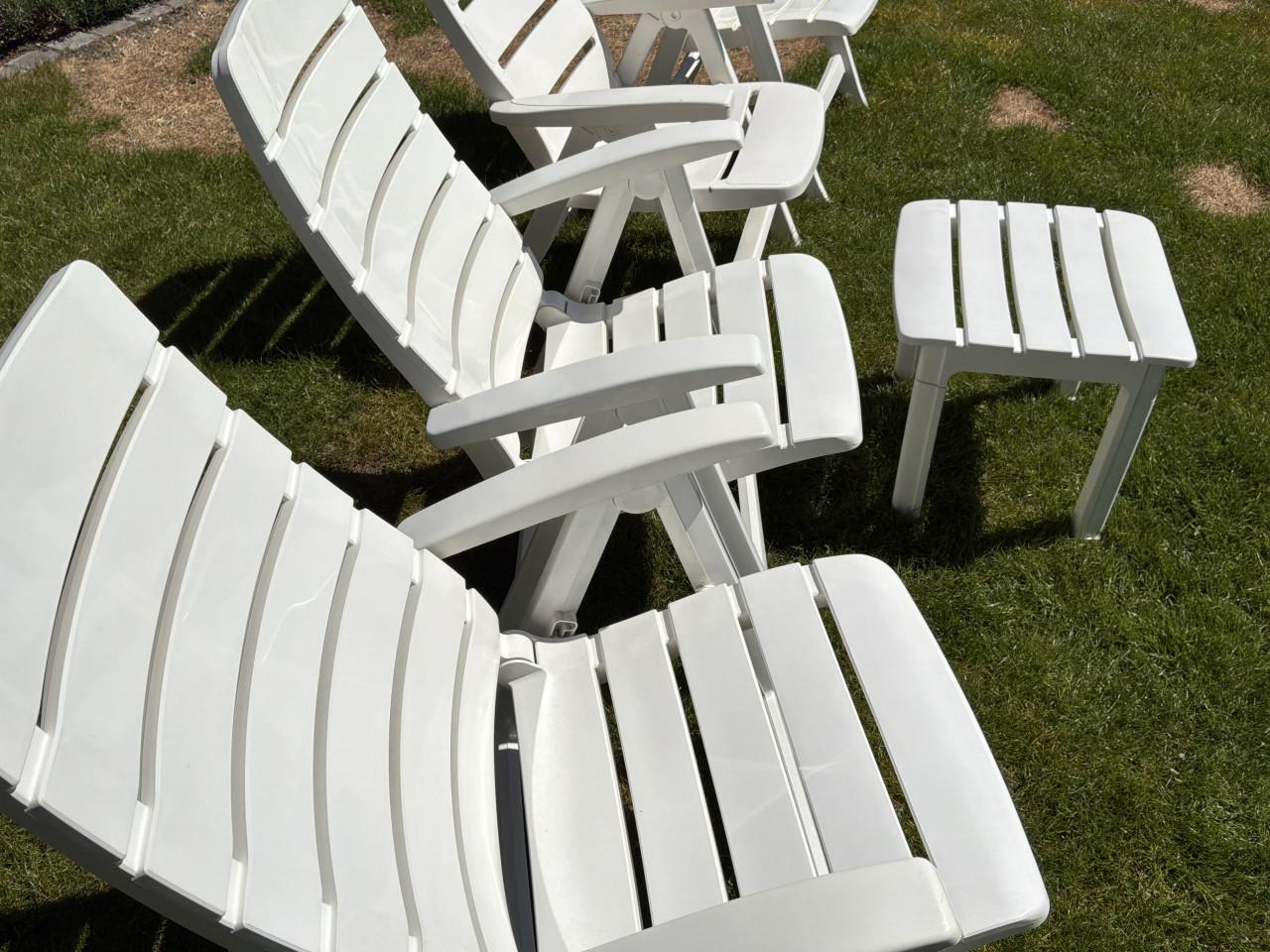 Tuinstoelen en bijzettafel