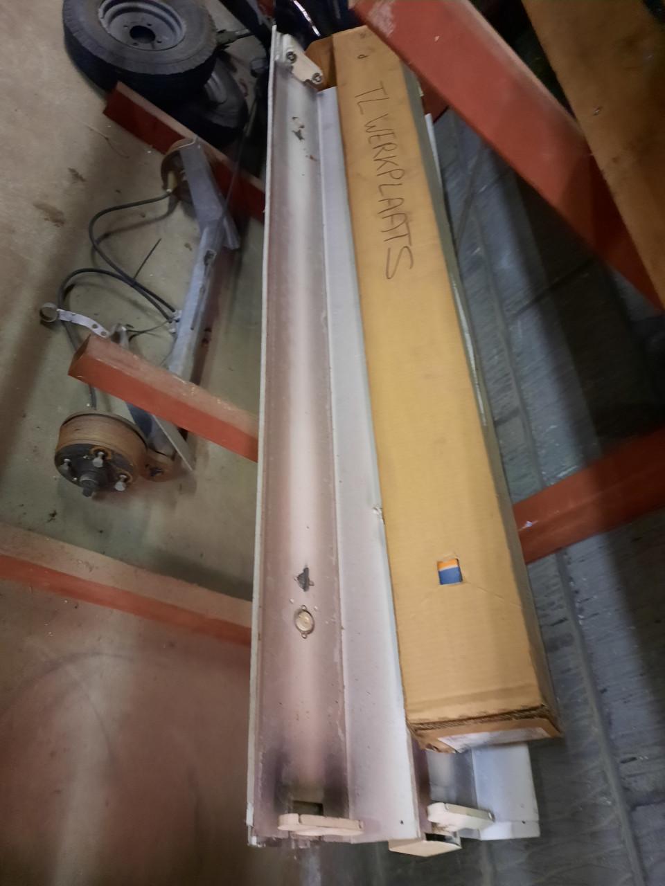 Partij professionele lichtbalken TL en een heleboel losse buizen armaturen