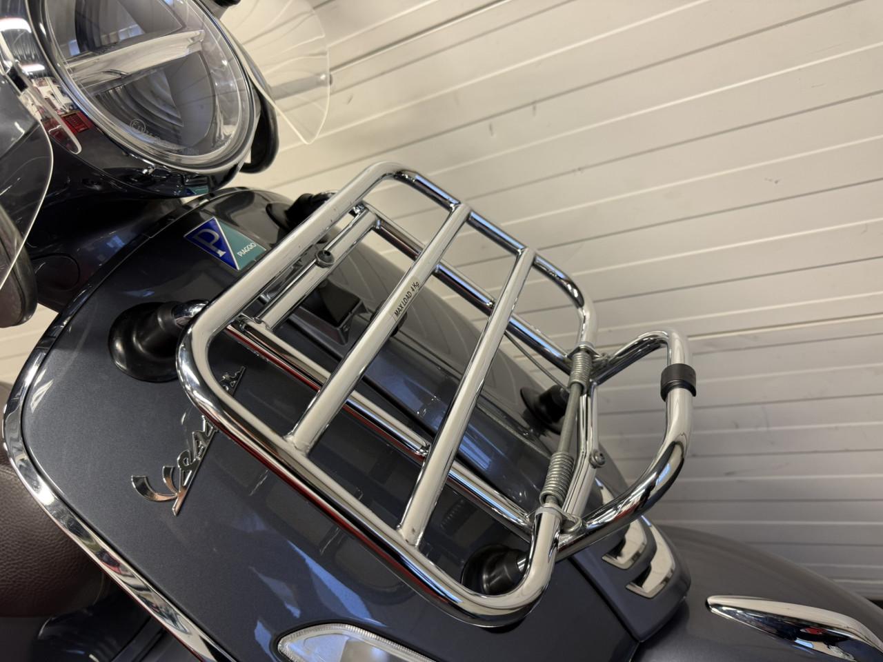 Zeer nette en complete Vespa Primavera Touring 45km!