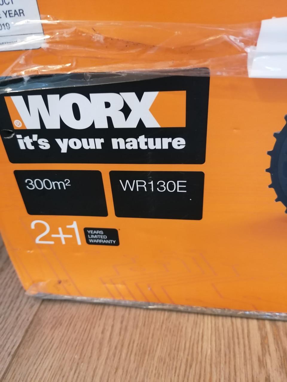WORX WR130E grasmaaierrobot + garage