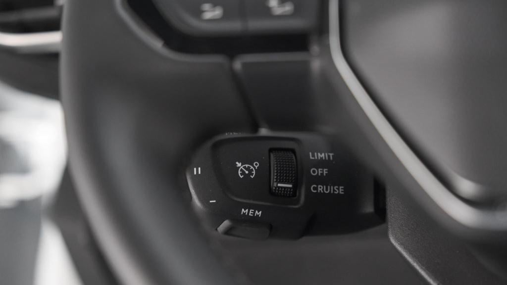 Peugeot 5008 puretech 130 eat8 allure pack business | trekhaak | elektronis