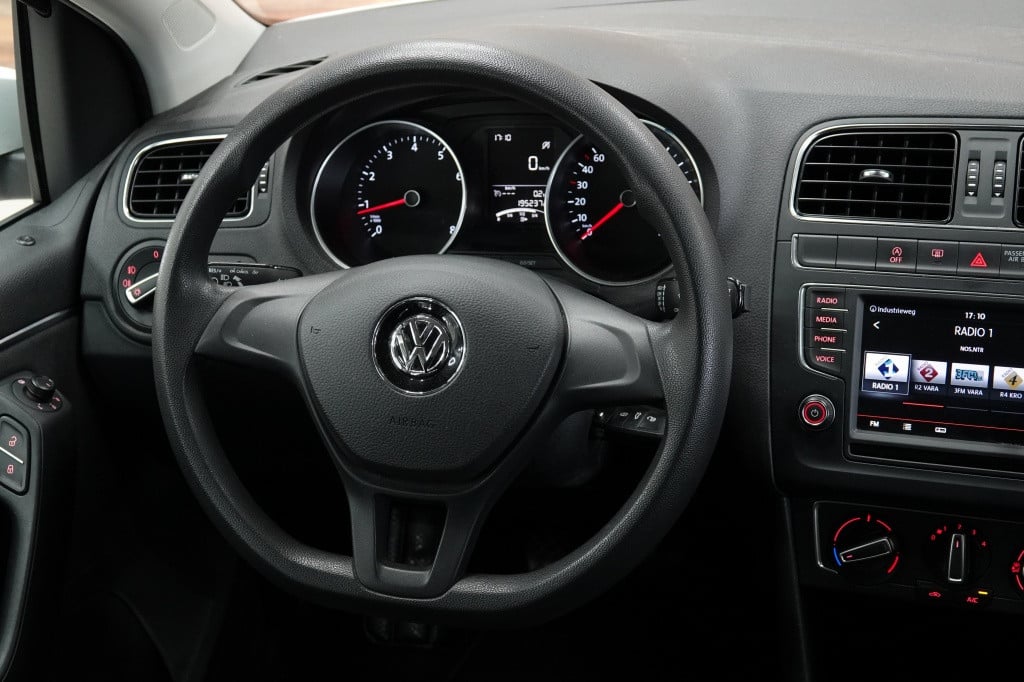 Volkswagen Polo 1.2 tsi comfortline | cruise | navi | alarm |