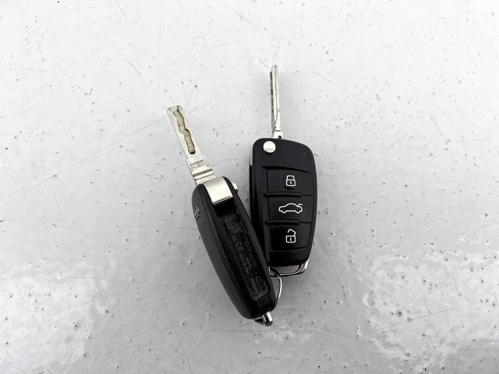 Audi A3 limousine 1.0 tfsi s line | navigatie | afgevlakt sportstuur | spor