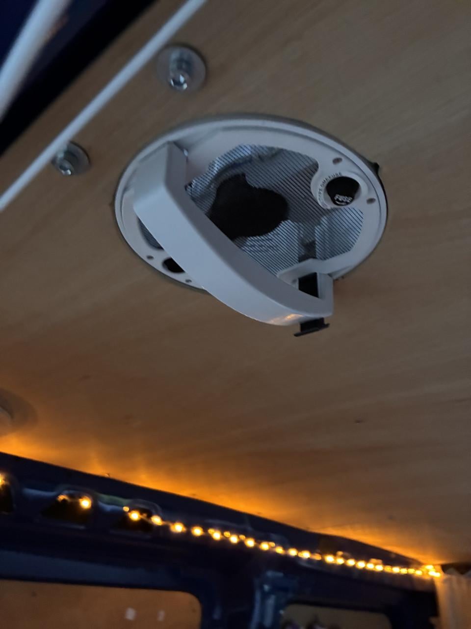 Verlengde Opel Combo microcamper te koop uit 2014 (benzine)