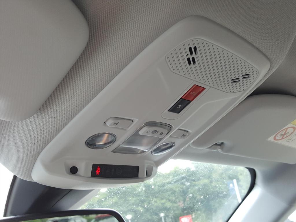 Peugeot E-2008 ev 50kwh 136pk allure pack apple carplay &android auto | nav