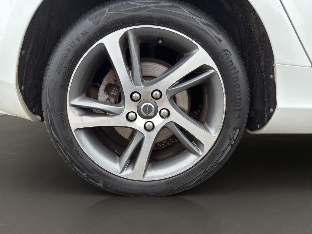 Volvo V40 2.0 t2 kinetic | camera + sensoren | navigatie | l.m.velg | 17"ve