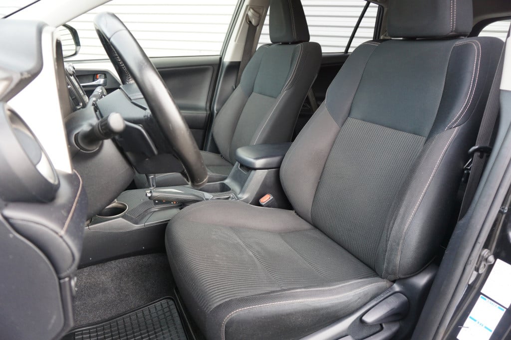 Toyota Rav4 2.0 dynamic 4wd - automaat- airco / navi / cruise / elektr. ram
