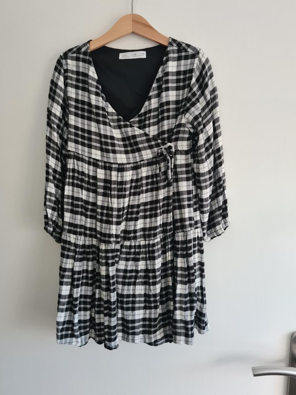 Leuk zwart-wit geblokt jurkje van Zara in maat 128.