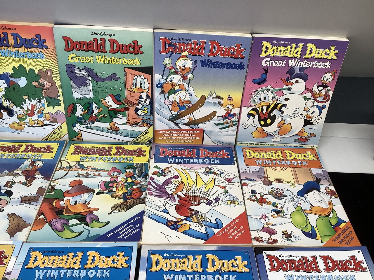 Grote stapel Donald Duck vakantie- en winterboeken.  Alleen af te halen.