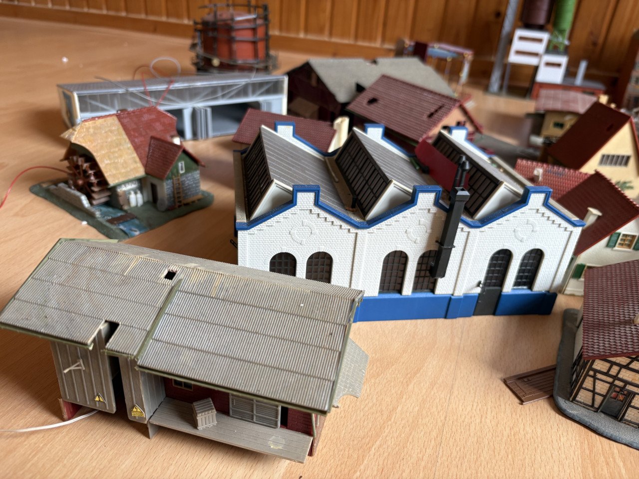 Grote set huisjes voor de modelspoorbaan. Set groen