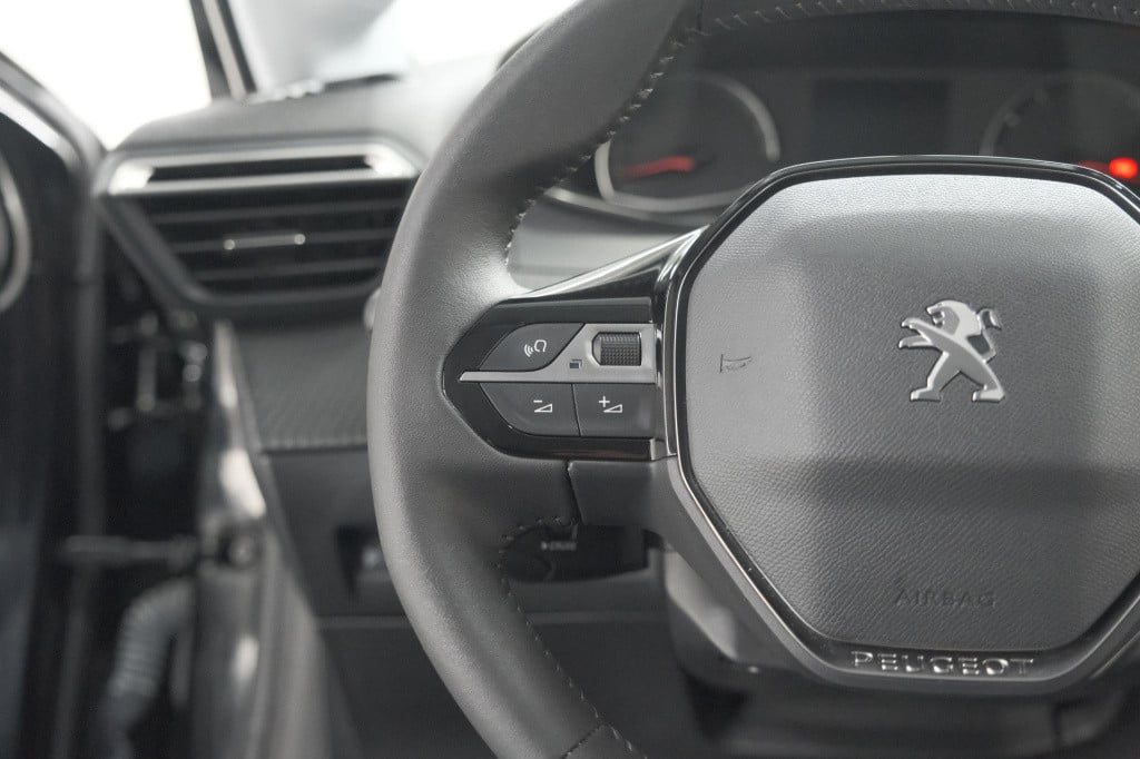 Peugeot 208 puretech 100 allure pack | camera | apple carplay | stoelverwar
