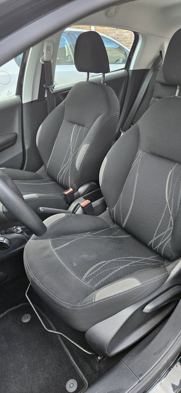Peugeot 208 1.2 VTI 60KW/82PK 5-D 2013 Zwart