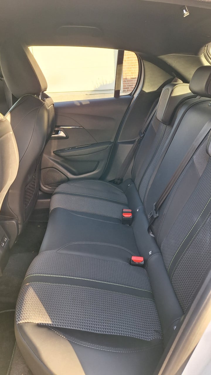 Peugeot e208 GT