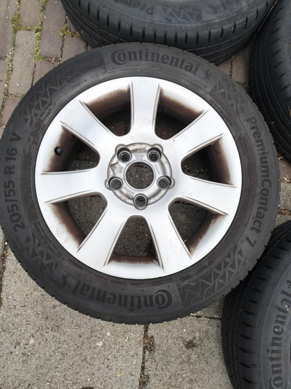 Continental Premium Contact 7 banden met velgen 205/55/R16