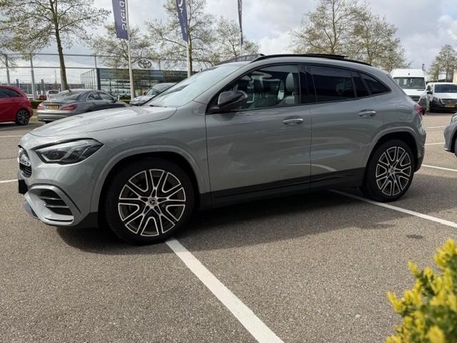 Mercedes-Benz Gla-klasse 200 business solution amg l panoramadak l mbux l m