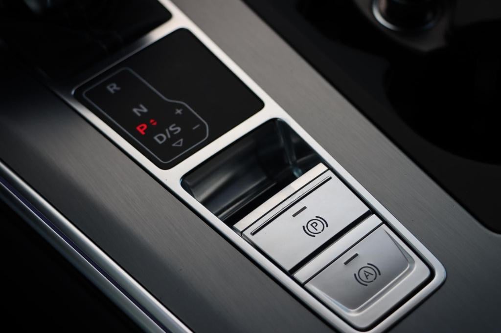 Audi A6 avant 55 tfsi e quattro s edition competition 367pk