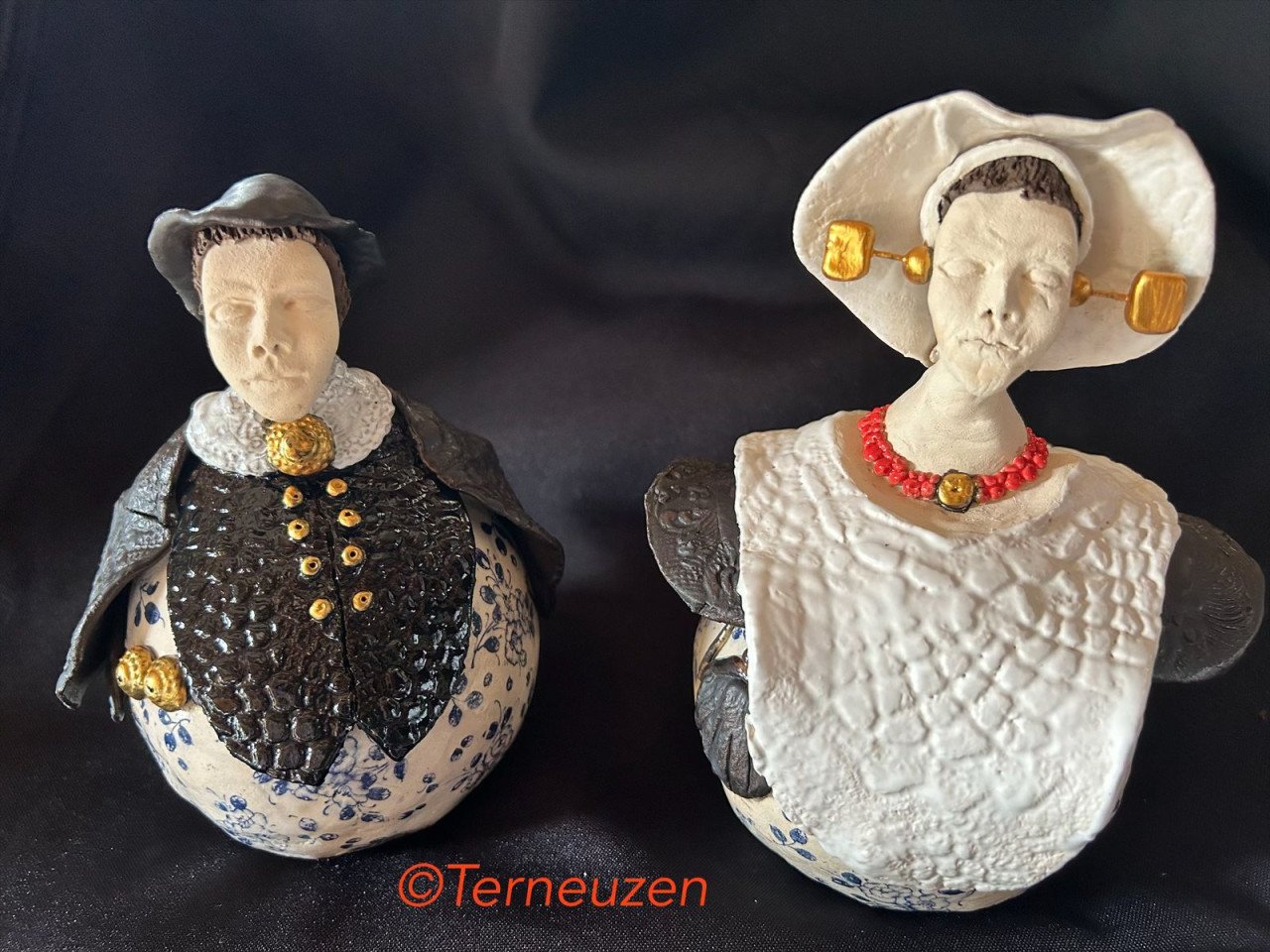 Zeeuwse Klederdracht in keramiek van Axel, Middelburg, Terneuzen