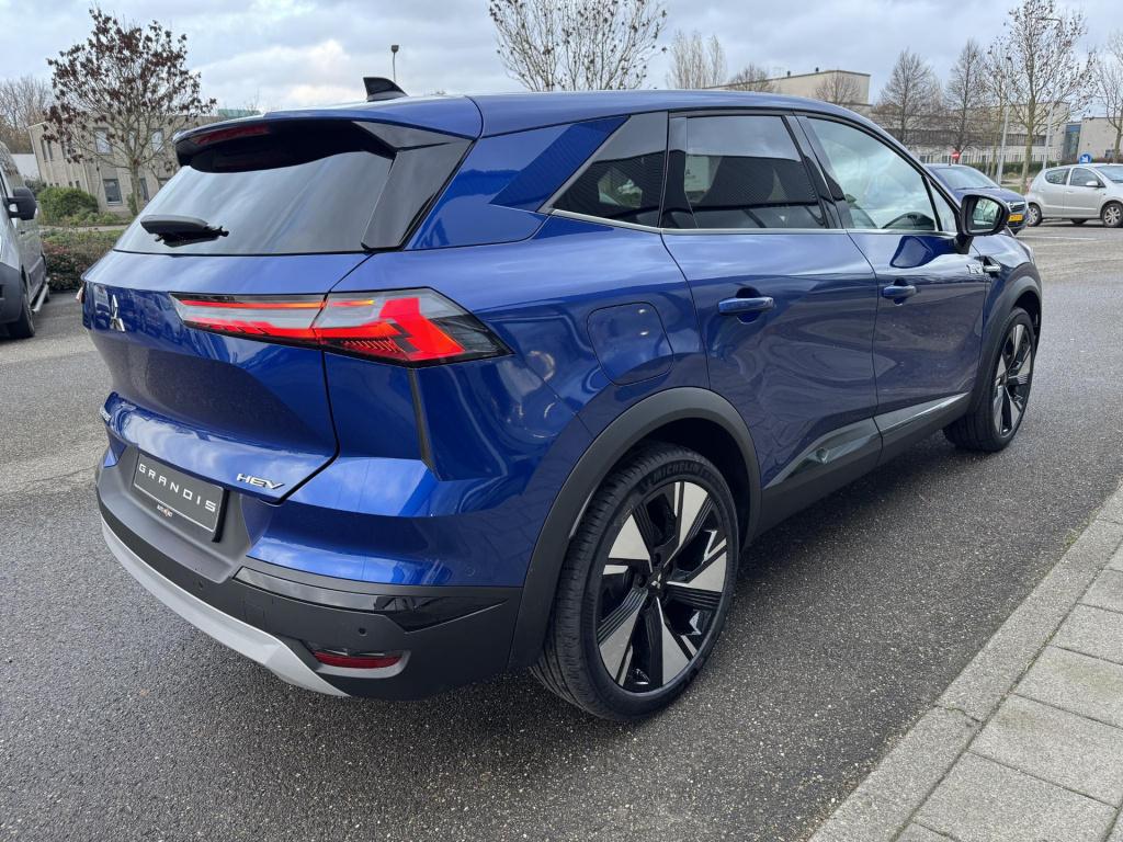 Mitsubishi Grandis 1.8 hev first edition