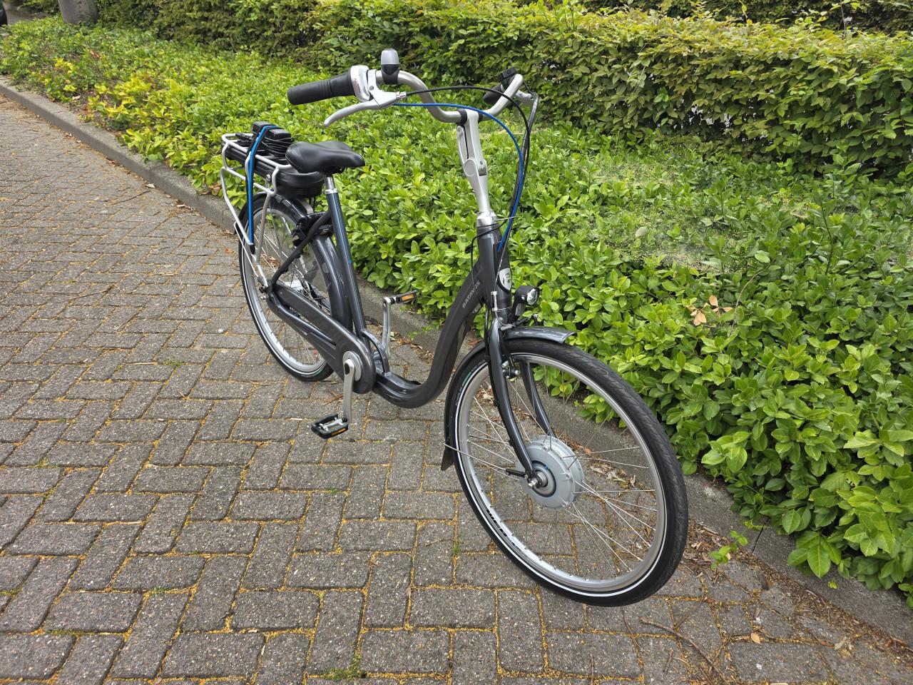 Zo goed als nieuwe Batavus Entree elektrische lage instap fiets