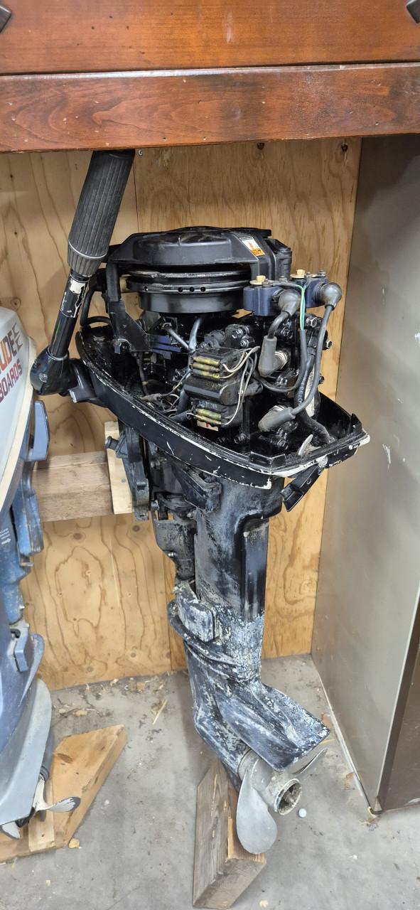 Aluminium boot met trailer en buitenboordmotor