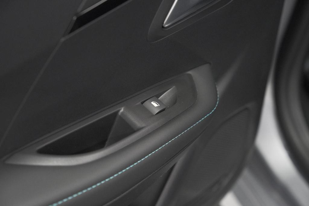 Peugeot 208 puretech 100 eat8 allure | adaptieve cruise control |  camera |