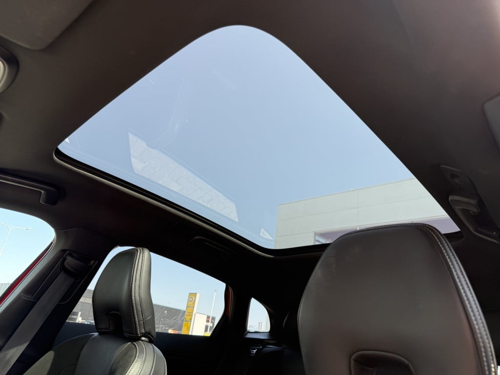Volvo V40 t3 153pk aut6 polar+ sport| panodak| camera| h&k sound| trekhaak