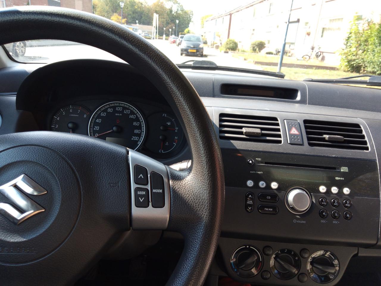 Te koop Suzuki Swift 1.5 bouwjaar 2006 met vol jaar APK tot 22-09-2027