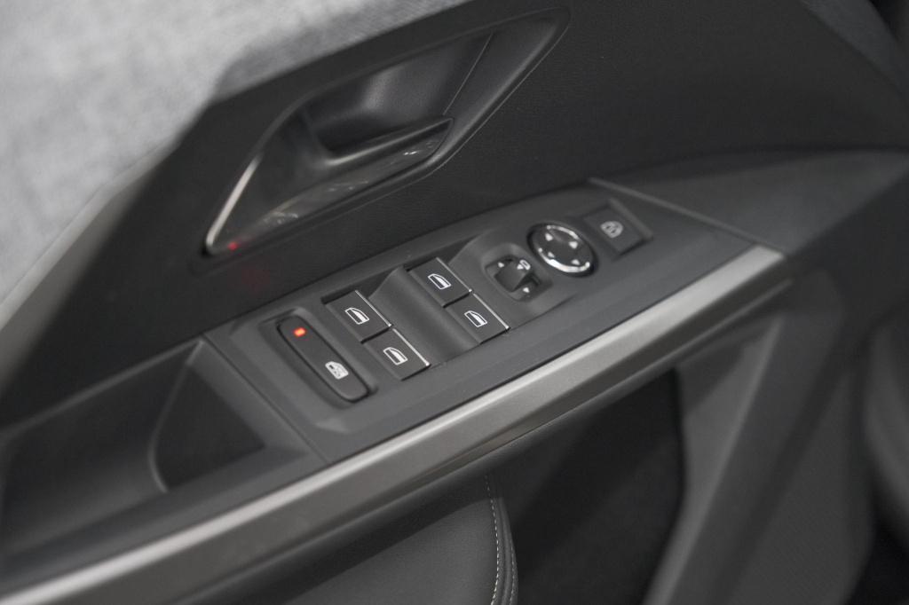Peugeot E-3008 gt 210 73 kwh | schuif-/kanteldak | 360 vision & drive assis