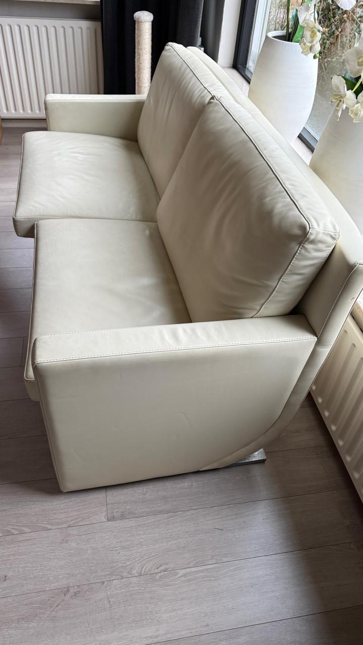 Witte lederen Leolux bank.