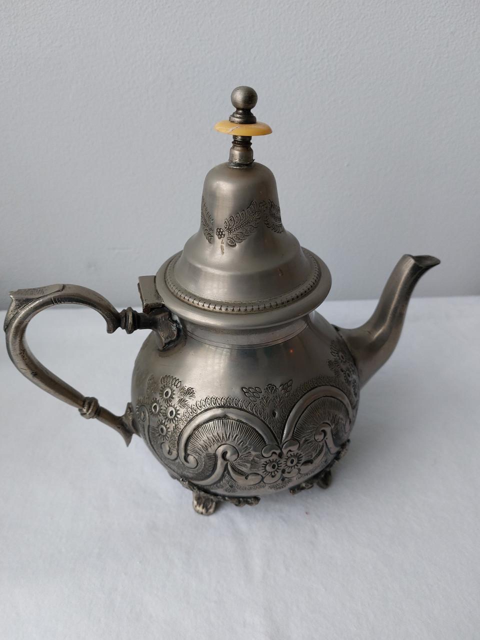 Marokkaanse Verzilverde theepotten.