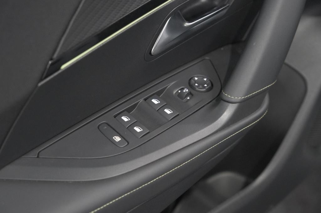 Peugeot 2008 puretech 130 eat8 gt | 360 camera | adaptieve cruise control |