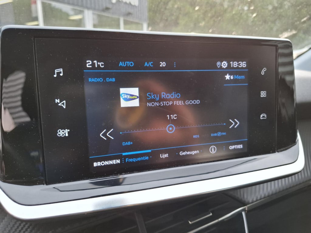 Peugeot 208 1.2 allure pack eat8 automaat clima/cam