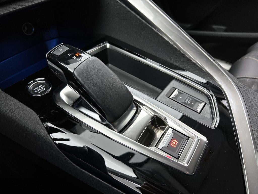 Peugeot 3008 plug-in hybrid 225pk automaat road trip | stoelverwarming | tr