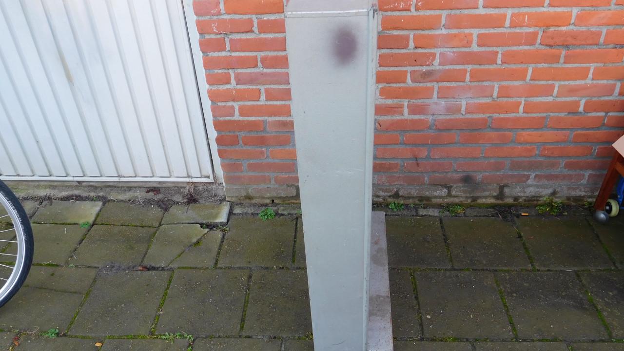 Metalen vakkenkast