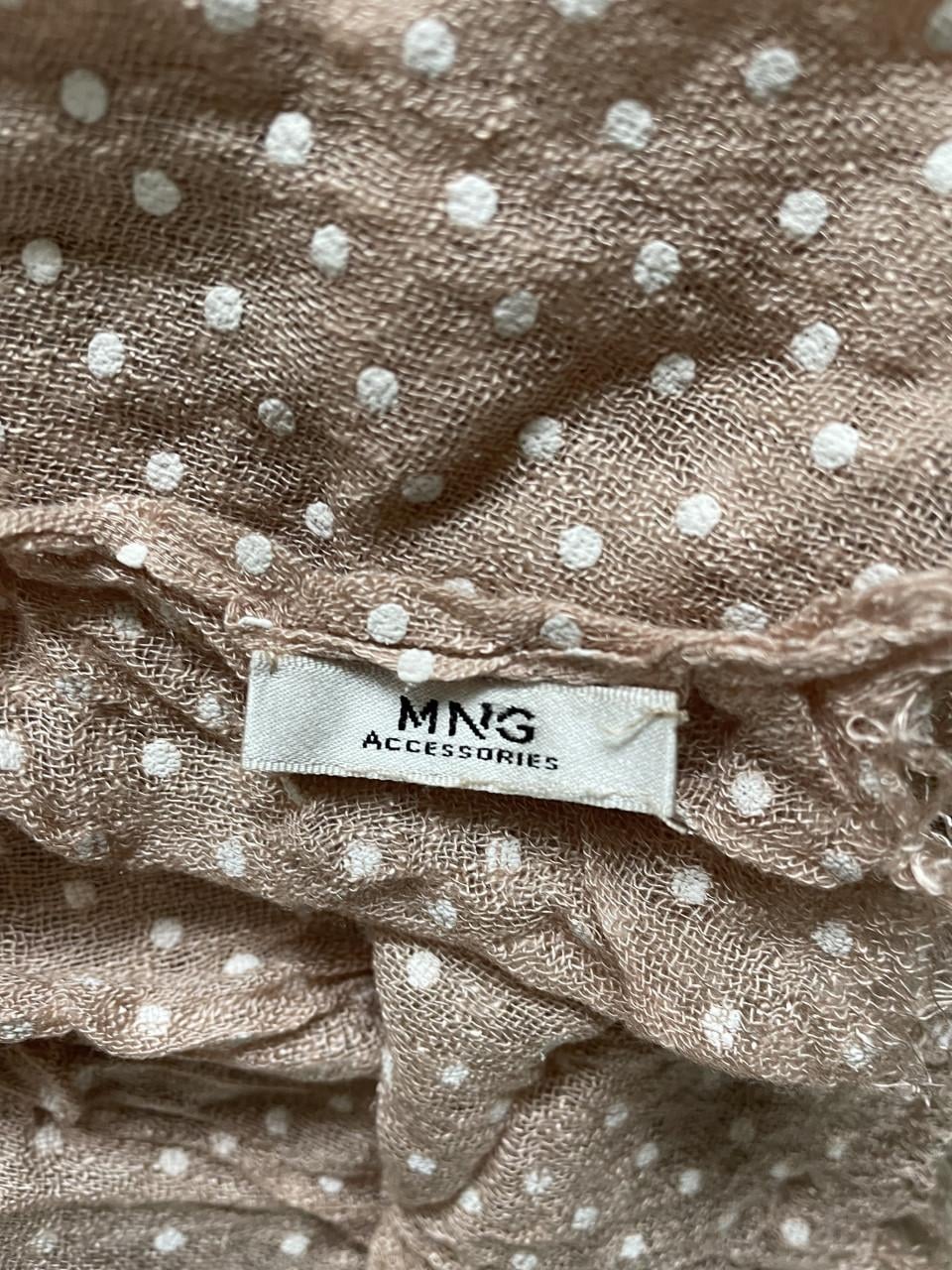 Sjaal. Van  MANGO €. 1.50