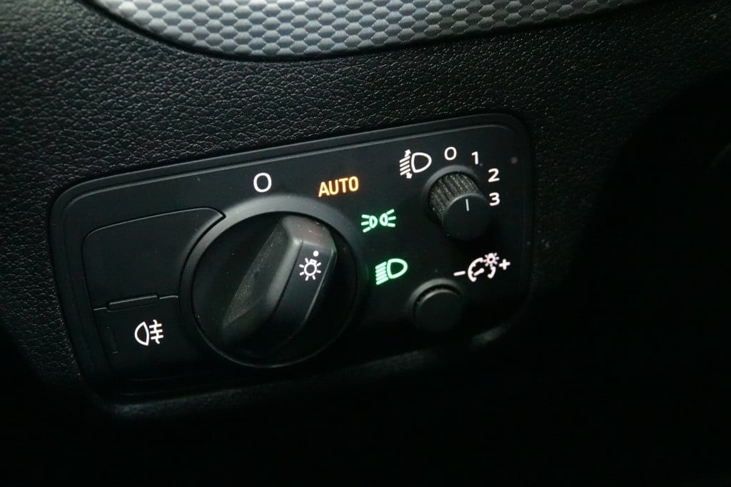 Audi Q2 1.0 tfsi | pdc | airco | 20" |