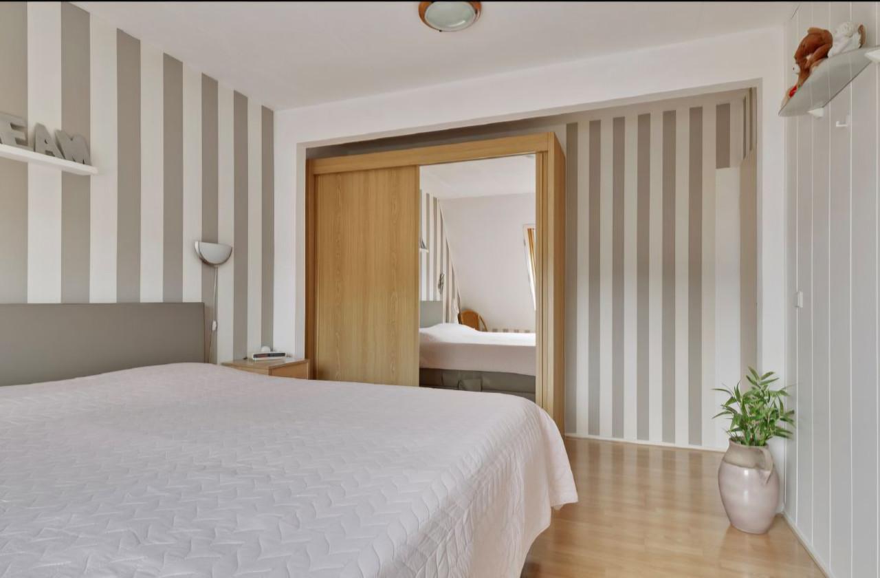 Kledingkast, afmetingen +/- hxbxd 220x200x60cm