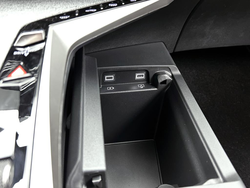 Peugeot 5008 hybrid 145 pk automaat gt | panoramadak | agr stoelen | trekha