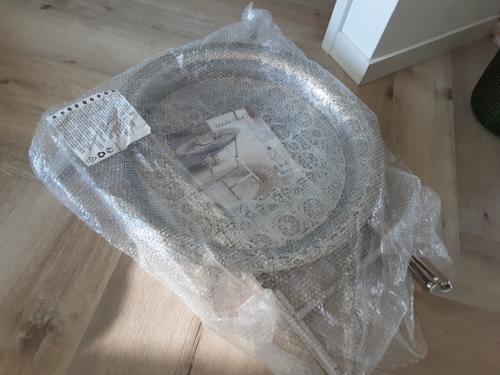 Nieuw  in plastic  bijzet tafel,tje